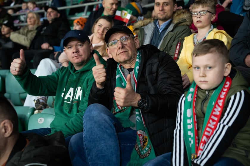 Kibice na meczu Śląska z Widzewem (2 marca 2024) na Tarczyński Arenie